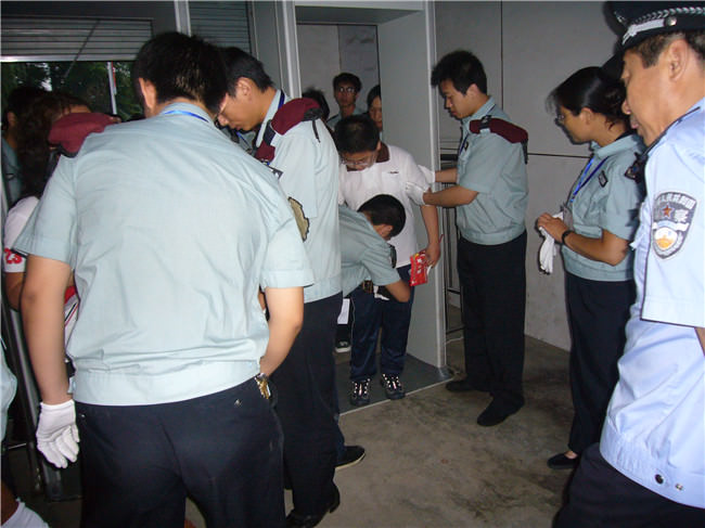 唐山奧運(yùn)圣火:SMA-8000安檢門性價比最高